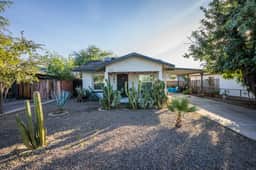 1930 Bungalow • Central Phoenix • Walk to Tacos - Image 2