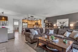 Modern Condo Old Town Scottsdale Pool & Patio - Image 4