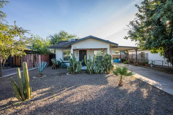 1930 Bungalow • Central Phoenix • Walk to Tacos - Image 2