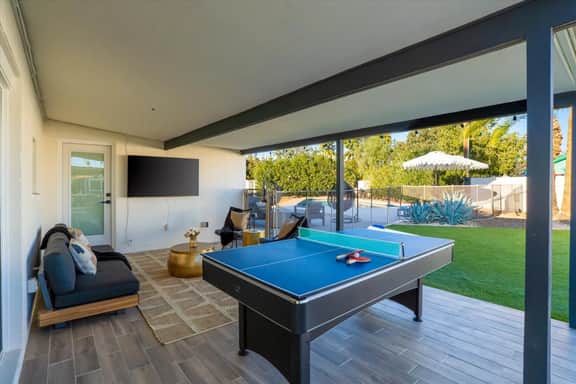 Group-Friendly 5BR Pool Home, Old Town - Image 5