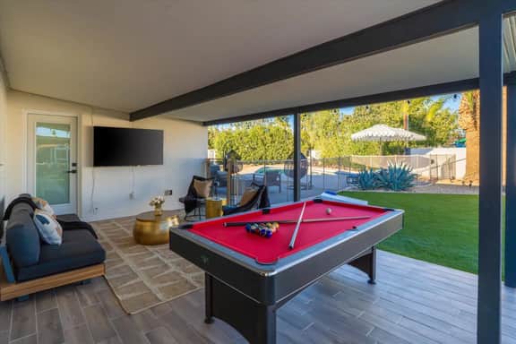 Group-Friendly 5BR Pool Home, Old Town - Image 4