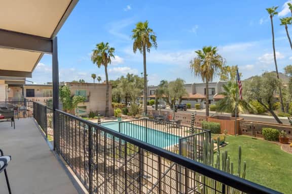 Modern Condo Old Town Scottsdale Pool & Patio - Image 5