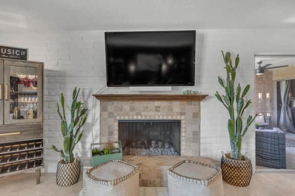 Modern Condo Old Town Scottsdale Pool & Patio - Image 3