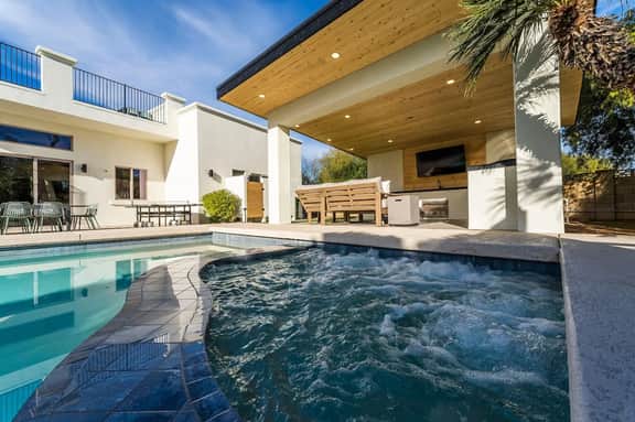 PARADISE VILLA - Image 2