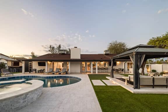 THE SCOTTSDALE CLUBHOUSE - Image 2