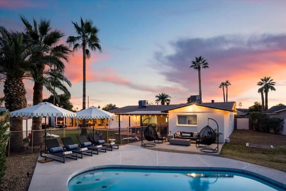 Group-Friendly 5BR Pool Home, Old Town - Image 1